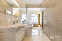 Kúpeľňa s toaletou, TATRA SUITES - Senior Lux Apartment C413, Vysoké Tatry