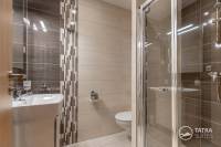 Kúpeľňa s toaletou, TATRA SUITES - Luxury Studio C410, Vysoké Tatry