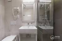 Kúpeľňa s toaletou, TATRA SUITES - Deforte Gallery 203, Poprad