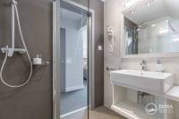 Kúpeľňa s toaletou, TATRA SUITES - Deforte Star View 301, Poprad