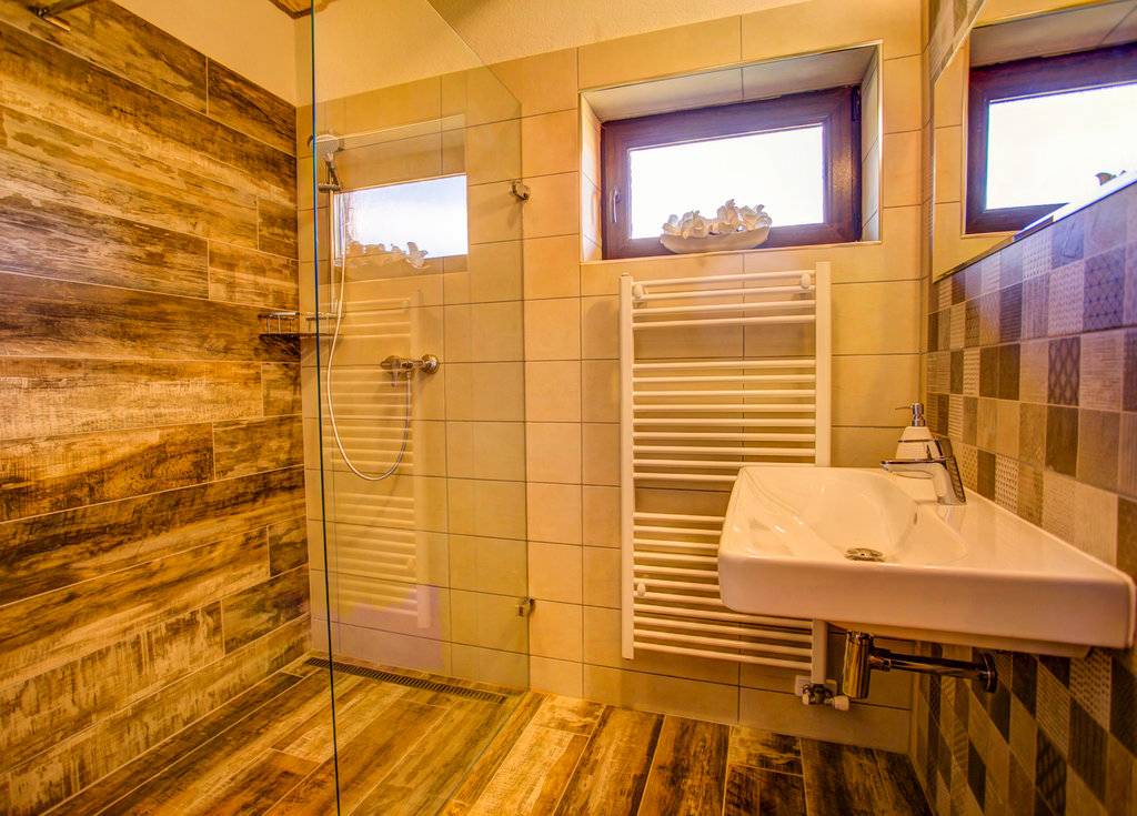 Kúpeľňa s toaletou, Drevenica pod Sitieňom 2, Lazisko