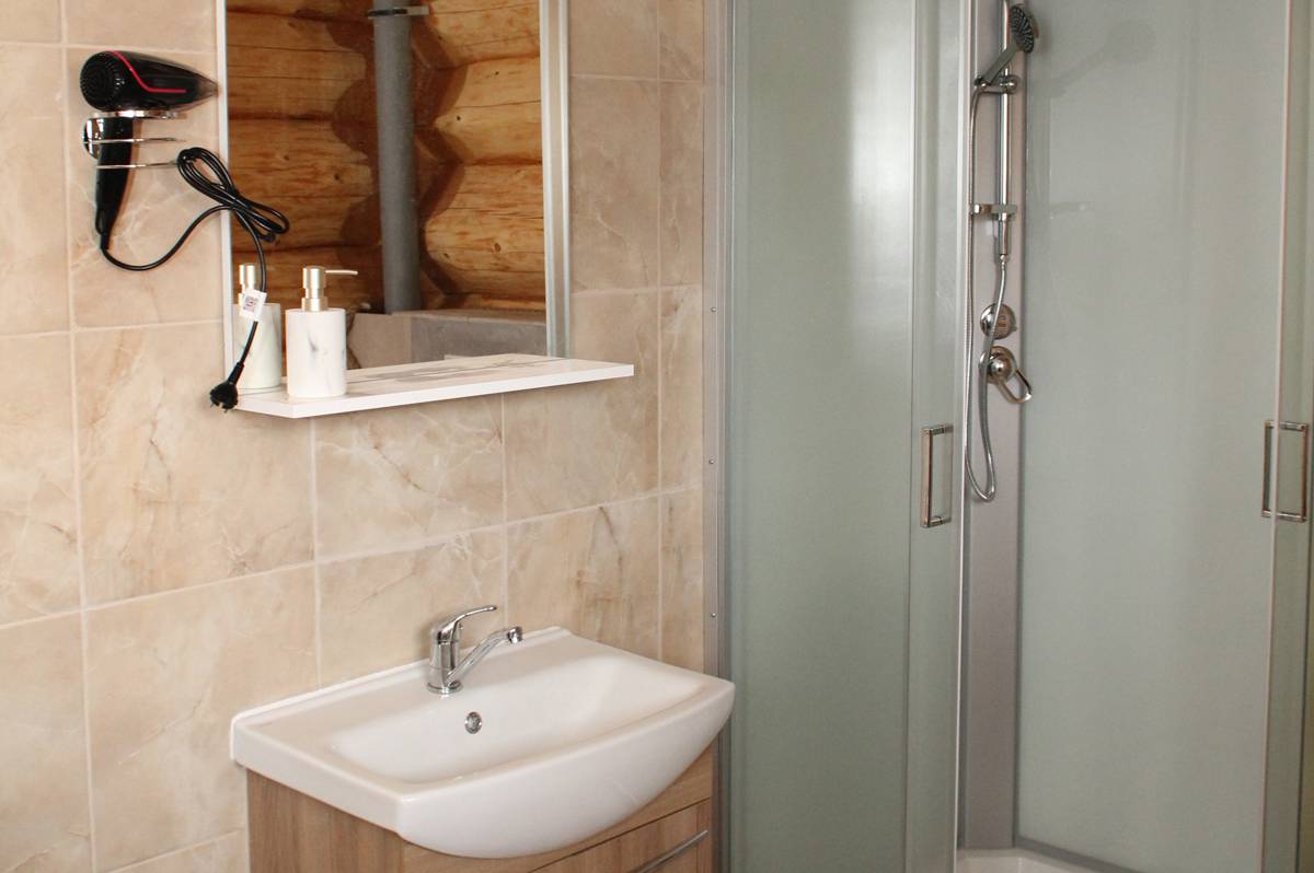 Kúpeľňa s toaletou, Medvedí dvor, Veľká Lomnica