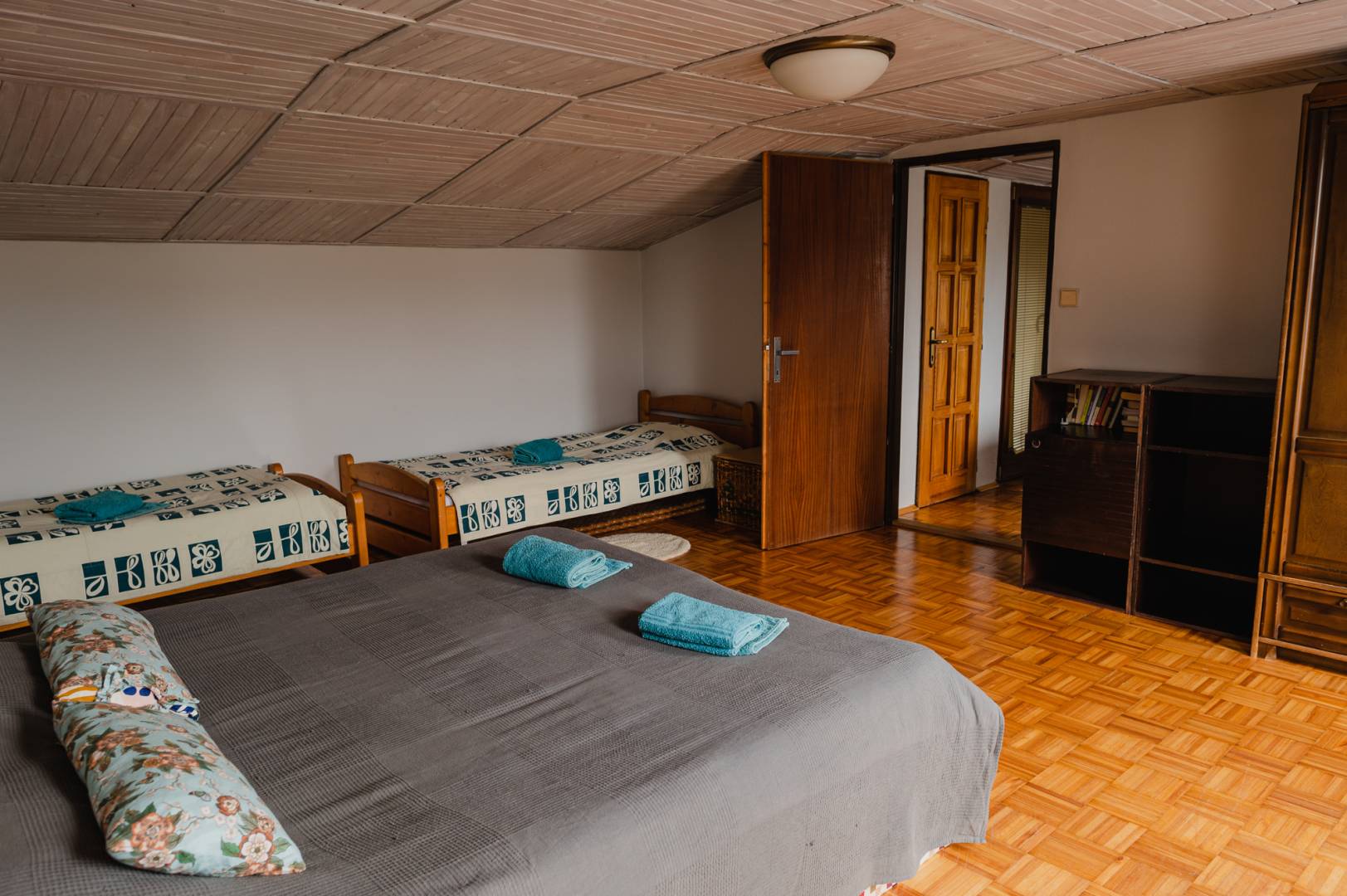 Spálňa, Dom na Vŕšku, Hostie