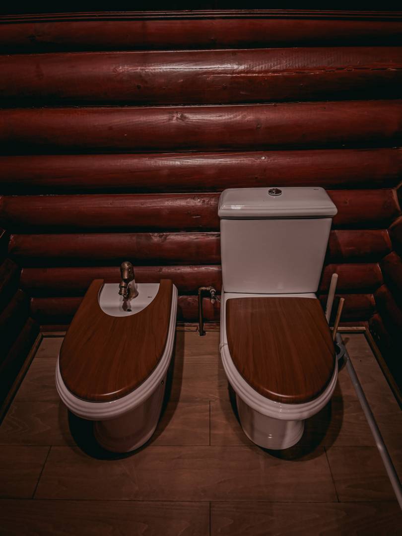 Kúpeľňa s toaletou, MEDULIENKA TREEHOUSES NOSZVAJ, Noszvaj