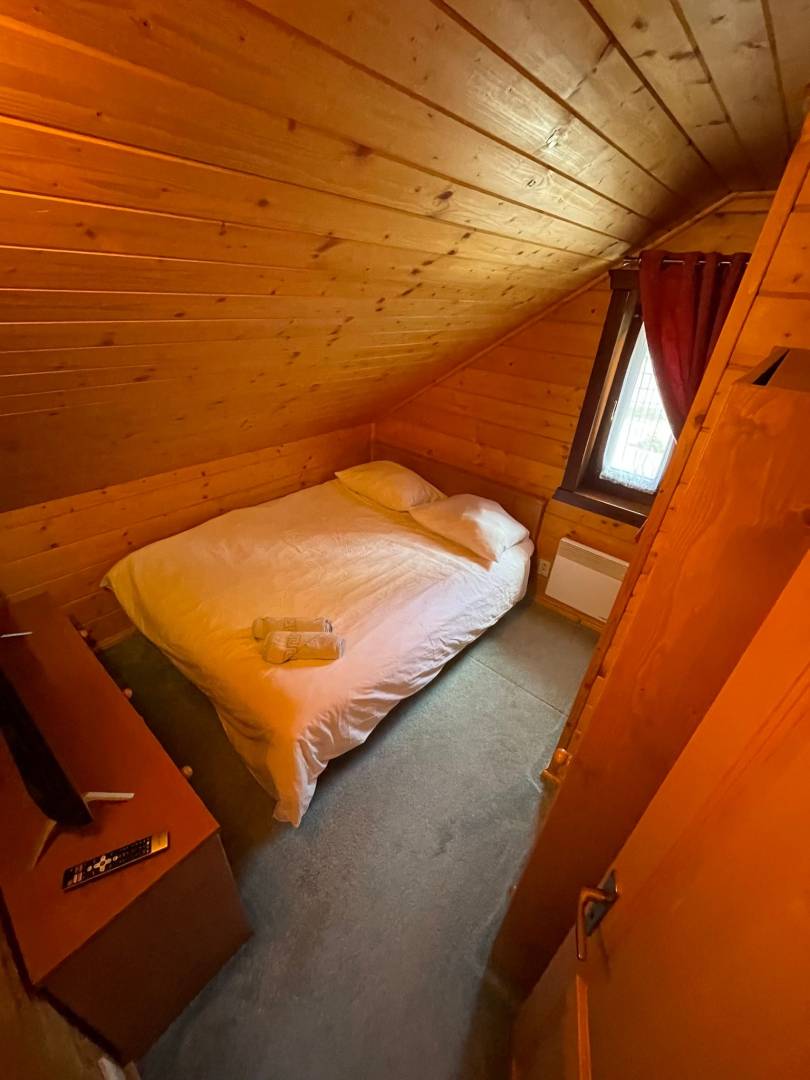 Spálňa, Chata s bazénom a domčekom na strome, Námestovo