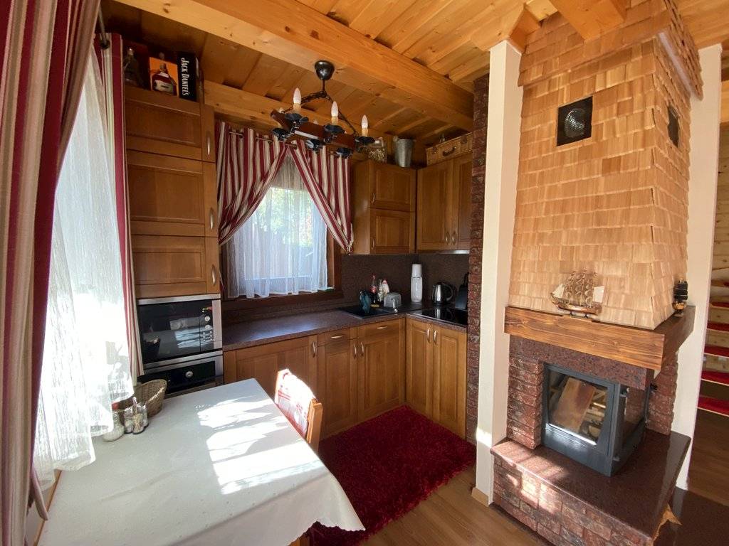 Kuchyňa, Chata s bazénom a domčekom na strome, Námestovo