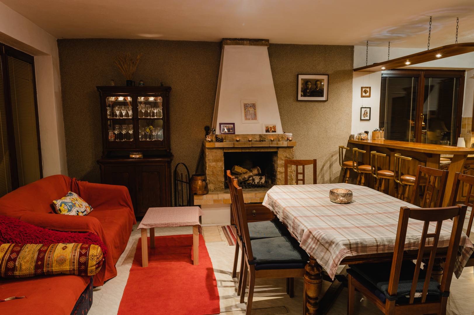 Obývačka, Dom na Vŕšku, Hostie