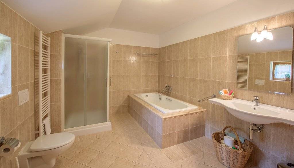 Kúpeľňa s toaletou, Chalupa Katarína, Špania Dolina