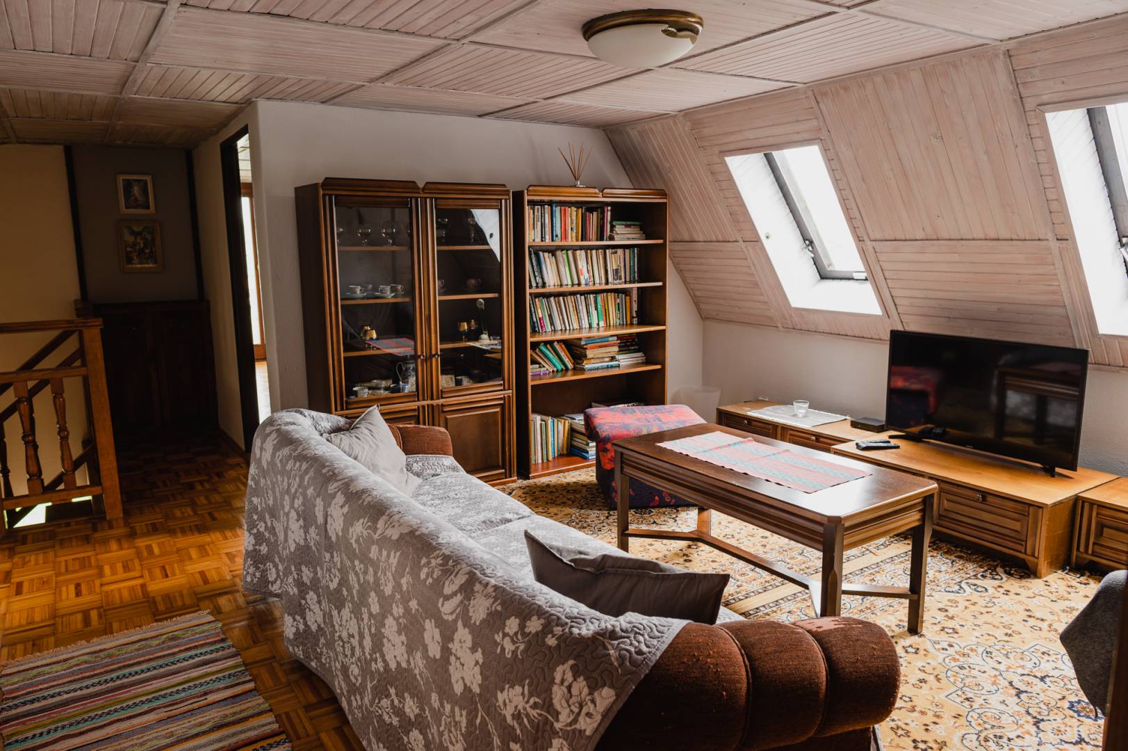 Obývačka, Dom na Vŕšku, Hostie