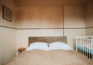 Spálňa, Moderný Tiny house so saunou na liptovskom vidieku, Liptovské Matiašovce