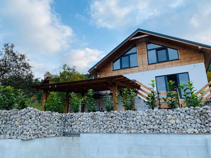 Terasa, Chata Cérov, Púchov