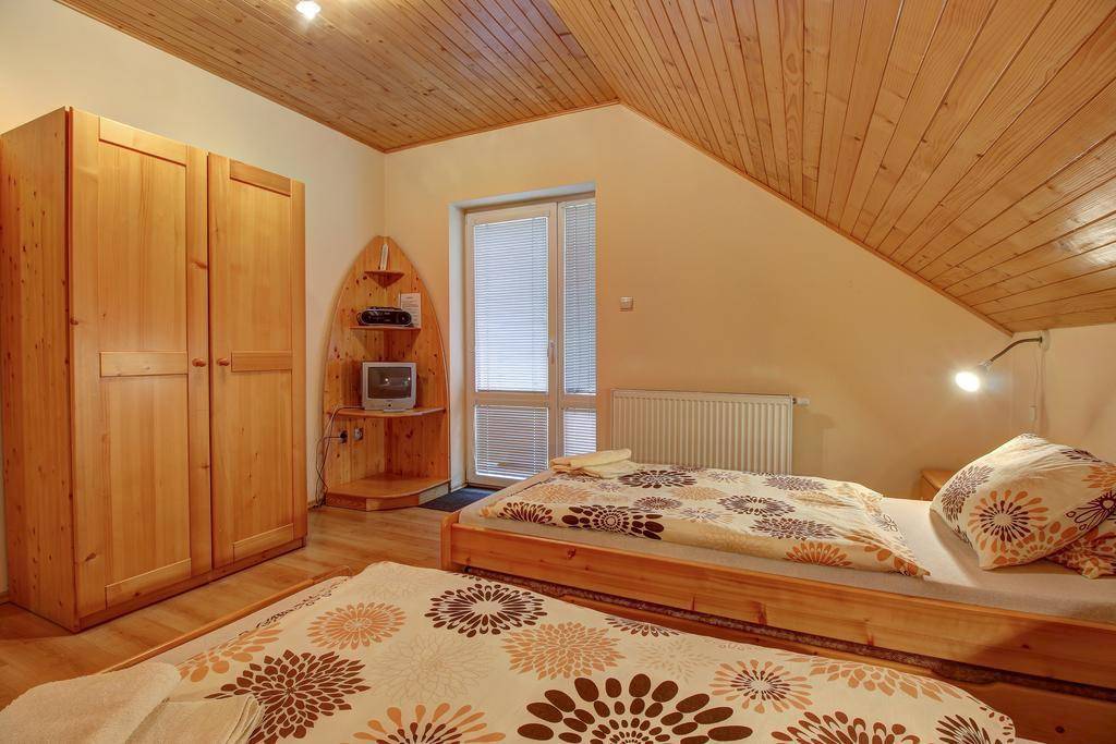 Spálňa, Chata Fuňák, Oščadnica