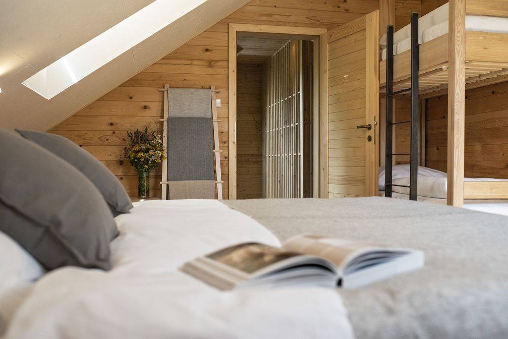 Spálňa, Horáreň na Váhu, Vikartovce