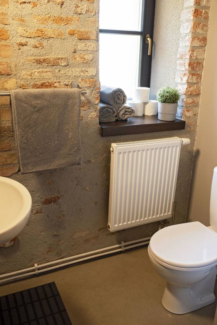 Kúpeľňa s toaletou, Horáreň na Váhu, Vikartovce