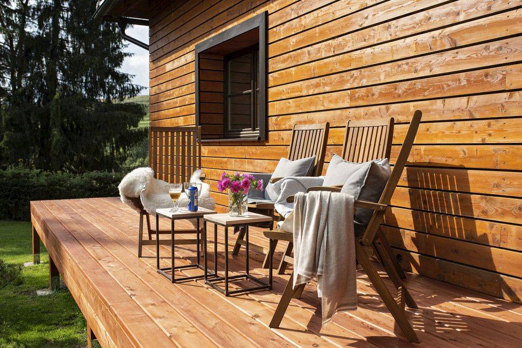 Terasa, Horáreň na Váhu, Vikartovce