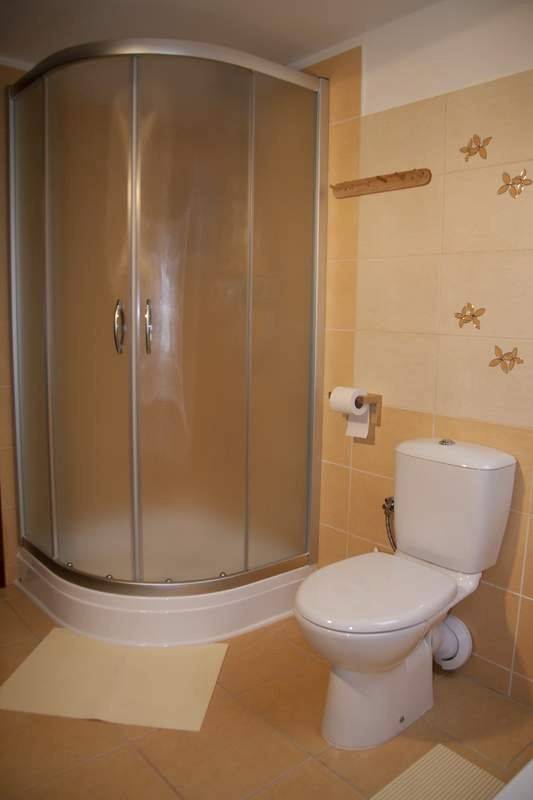 Kúpeľňa s toaletou, Zrubová chata Brotnica, Necpaly