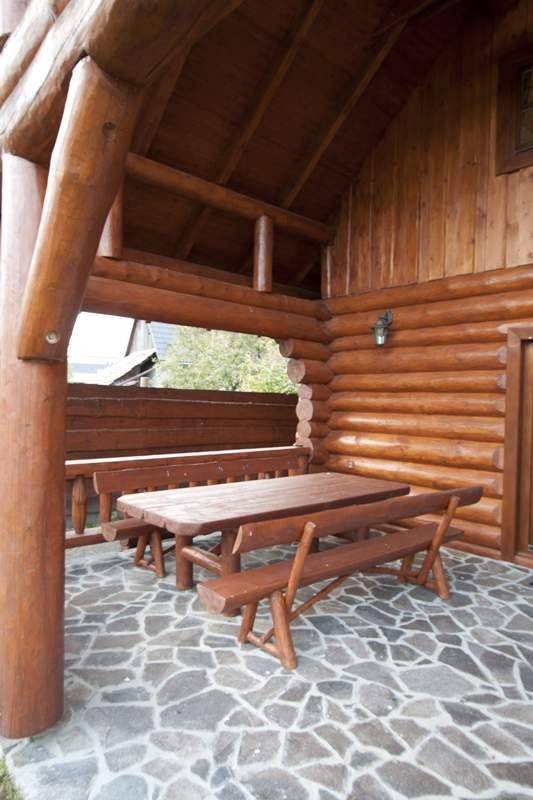 Terasa, Zrubová chata Brotnica, Necpaly