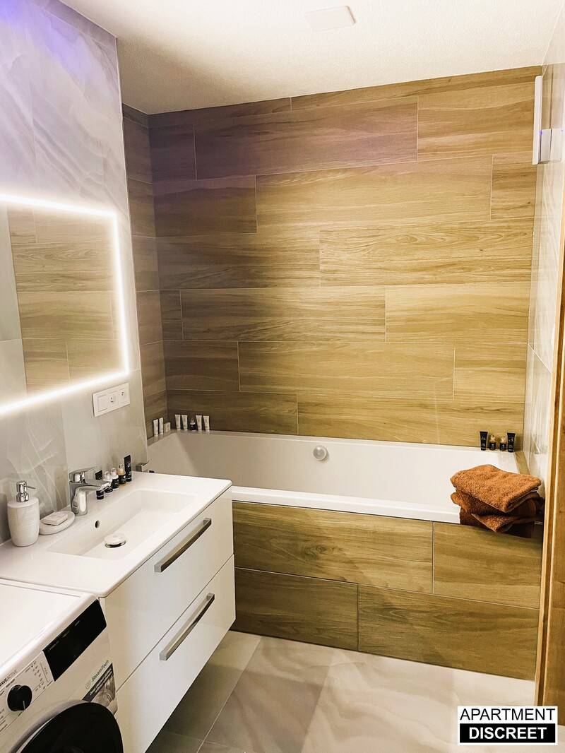 Kúpeľňa s toaletou, Apartmán Discreet - luxusný apartmán v srdci severného Slovenska, Kysucké Nové Mesto