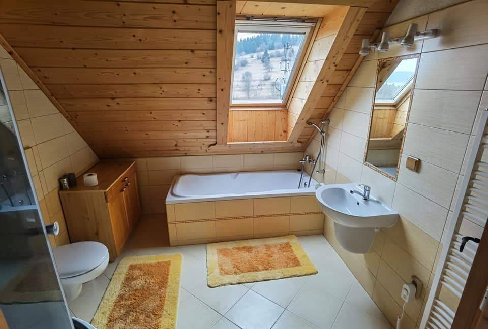 Kúpeľňa s toaletou, Zrub na Briežku Krahule, Krahule