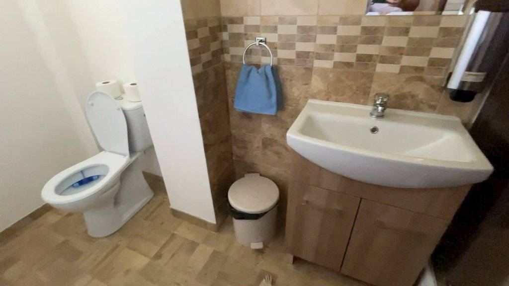 Kúpeľňa s toaletou, Chata Holanka, Látky