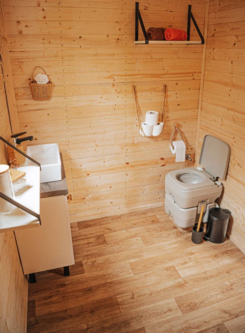 Kúpeľňa s toaletou, Malý kúsok raja, Reľov