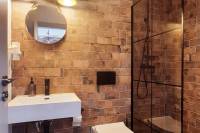 Kúpeľňa s toaletou, VILA VLASTA - Industriálne štúdio, Vysoké Tatry