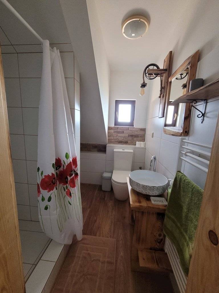 Kúpeľňa s toaletou, Vila Včielka, Kvačany