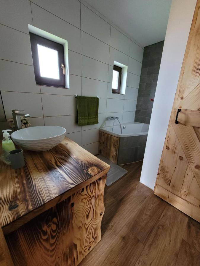 Kúpeľňa bez toalety, Vila Včielka, Kvačany