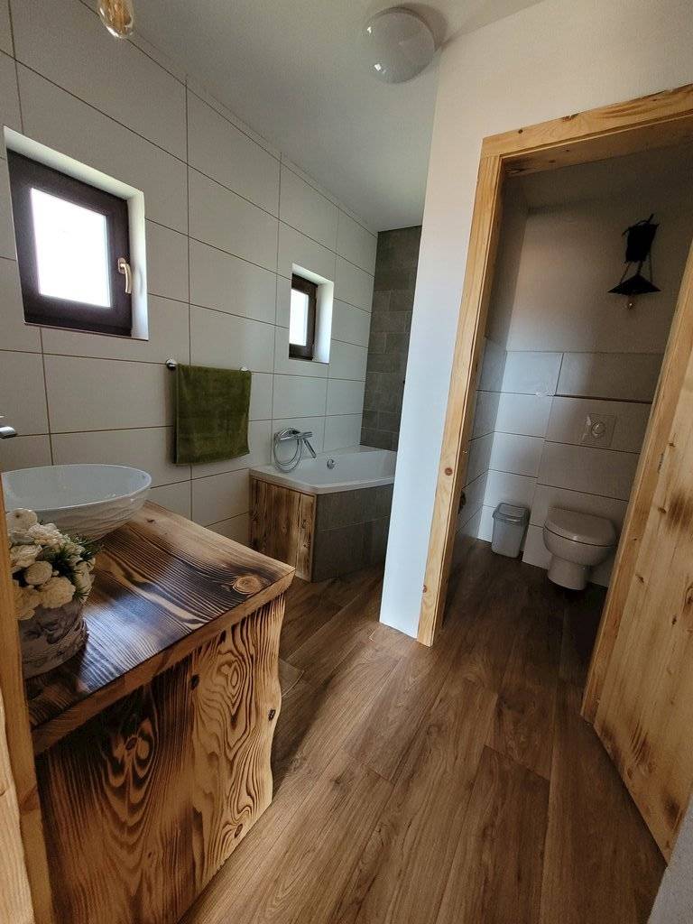 Samostatná toaleta, Vila Včielka, Kvačany