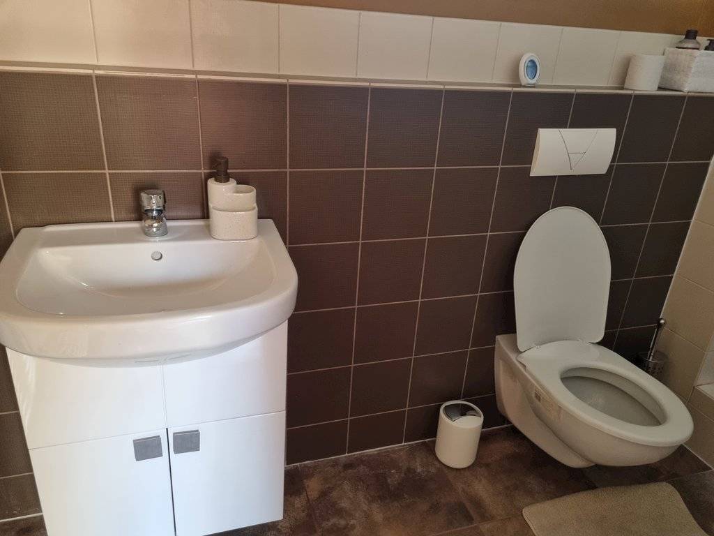 Kúpeľňa s toaletou, Zrub Kaška, Oščadnica