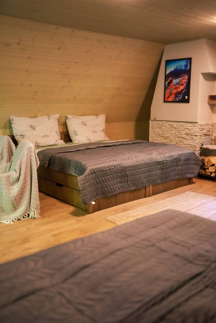 Spálňa, Chata v strede lesa so saunou a kaďou, Ostrá Lúka