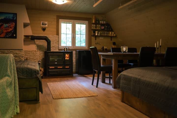 Kuchyňa, Chata v strede lesa so saunou a kaďou, Ostrá Lúka