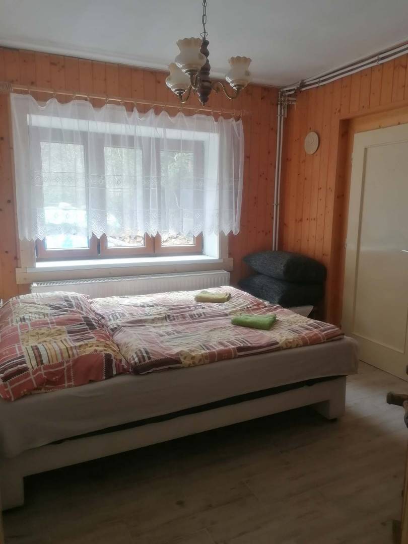 Spálňa, Chalupa pri splave, Staré Hamry