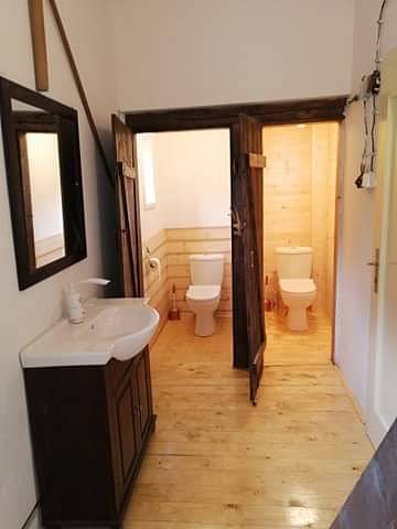 Samostatná toaleta, Chalupa pri splave, Staré Hamry