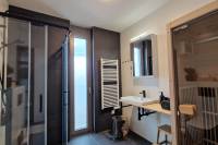 Kúpeľňa s toaletou, Hillshome | 84m2 moderný byt s terasou aj saunou, Liptovský Mikuláš
