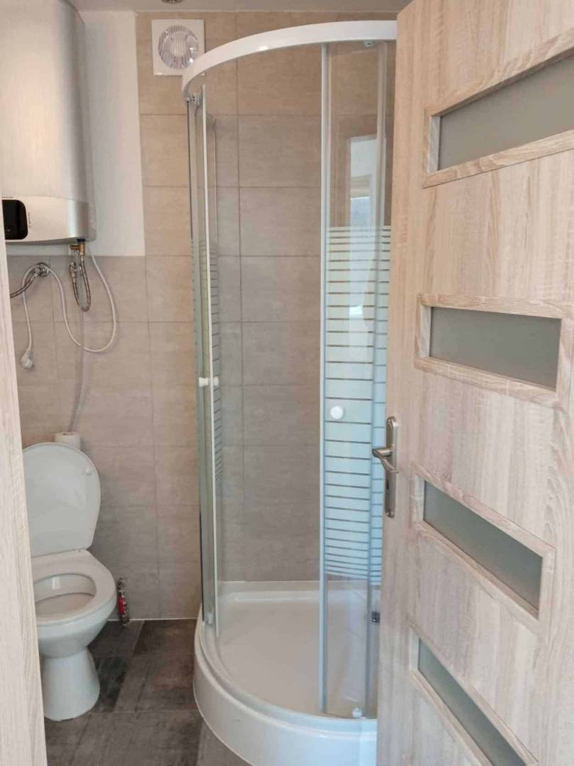 Kúpeľňa s toaletou, Domček pri jazierku, Ábelová