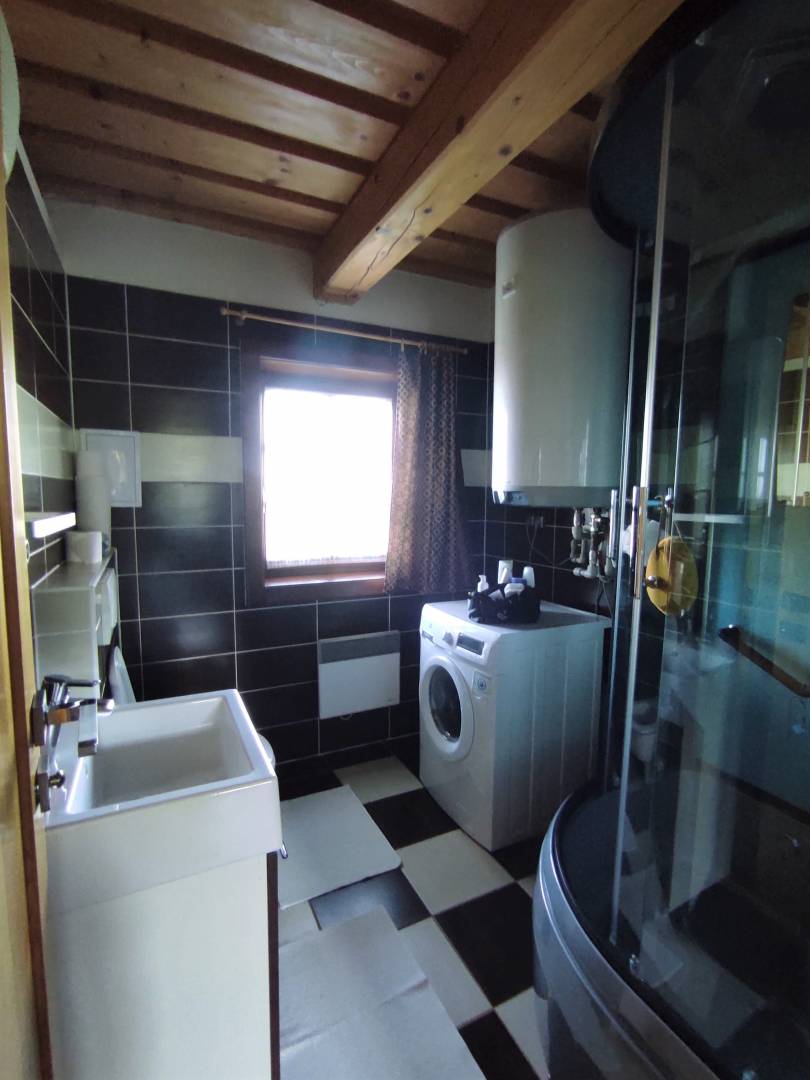 Kúpeľňa s toaletou, Drevenica nad Varínom, Varín