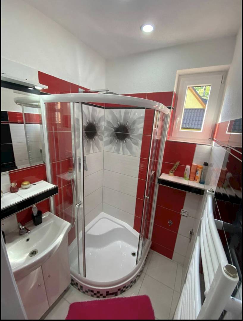 Kúpeľňa bez toalety, Ubytko u deda, Zázrivá