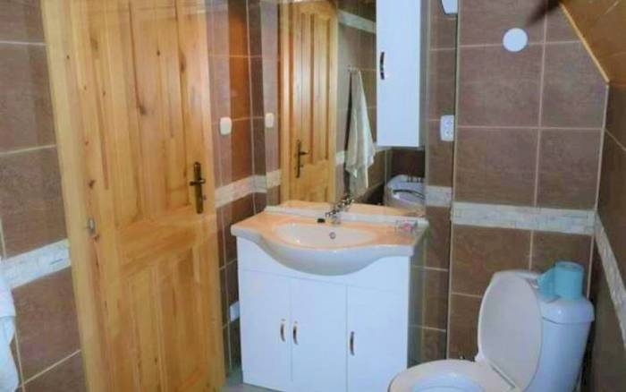 Kúpeľňa s toaletou, Chata Biele dráhy, Ladzany