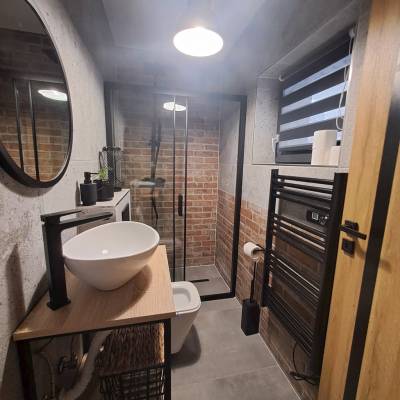 Kúpeľňa so sprchovacím kútom a toaletou, Chalet Habovka, Habovka