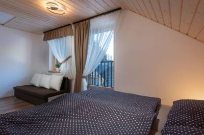 Spálňa pre 4 osoby, manželská posteľ a rozkladací gauč, Chata BALUX A, Demänovská Dolina