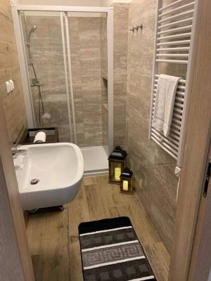 Kúpeľňa so sprchovacím kútom, Chata Lipa Smrečany, Smrečany