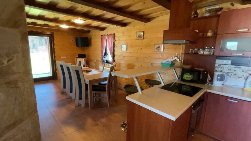 Plne vybavená kuchyňa s jedálenským sedením, Chata Hajdukovo, Látky
