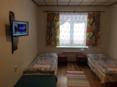 4-lôžková spálňa s oddelenými posteľami  a LCD TV, Chata Holanka, Látky