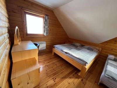 Spálňa s manželskými posteľami, Zrubová chata Sylvester, Oravská Lesná