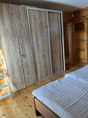 Spálňa s manželskou posteľou, Zrubová chata Sylvester, Oravská Lesná