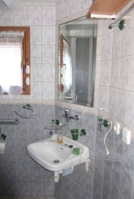 Vybavenie kúpeľne v apartmáne na prízemí, Chata Ivka, Leštiny
