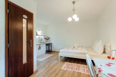 Apartmán s manželskou posteľou a jedálenským sedením, Miluškin apartmán 2, Miluškina chalúpka, Banská Štiavnica