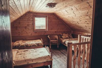 Spálňa s tromi 1-lôžkovými posteľami, SUDOPARK - Kysucká chalupa, Klokočov