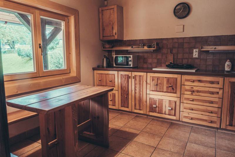 Plne vybavená kuchyňa s jedálenským sedením, SUDOPARK - Sedliacky dom, Klokočov